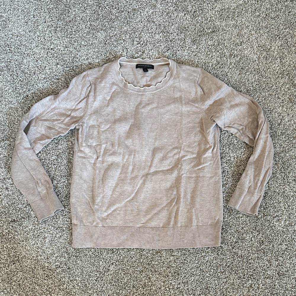 Banana Republic Women’s Scallop Crewneck Sweater S